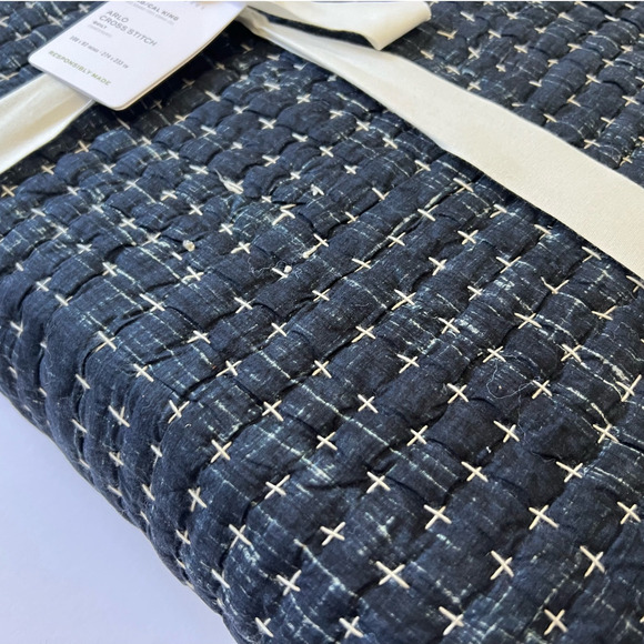Pottery Barn Quilt Arlo Cross Stitch KING / CAL KING Navy Blue 100% Cotton NWT - Picture 4 of 7